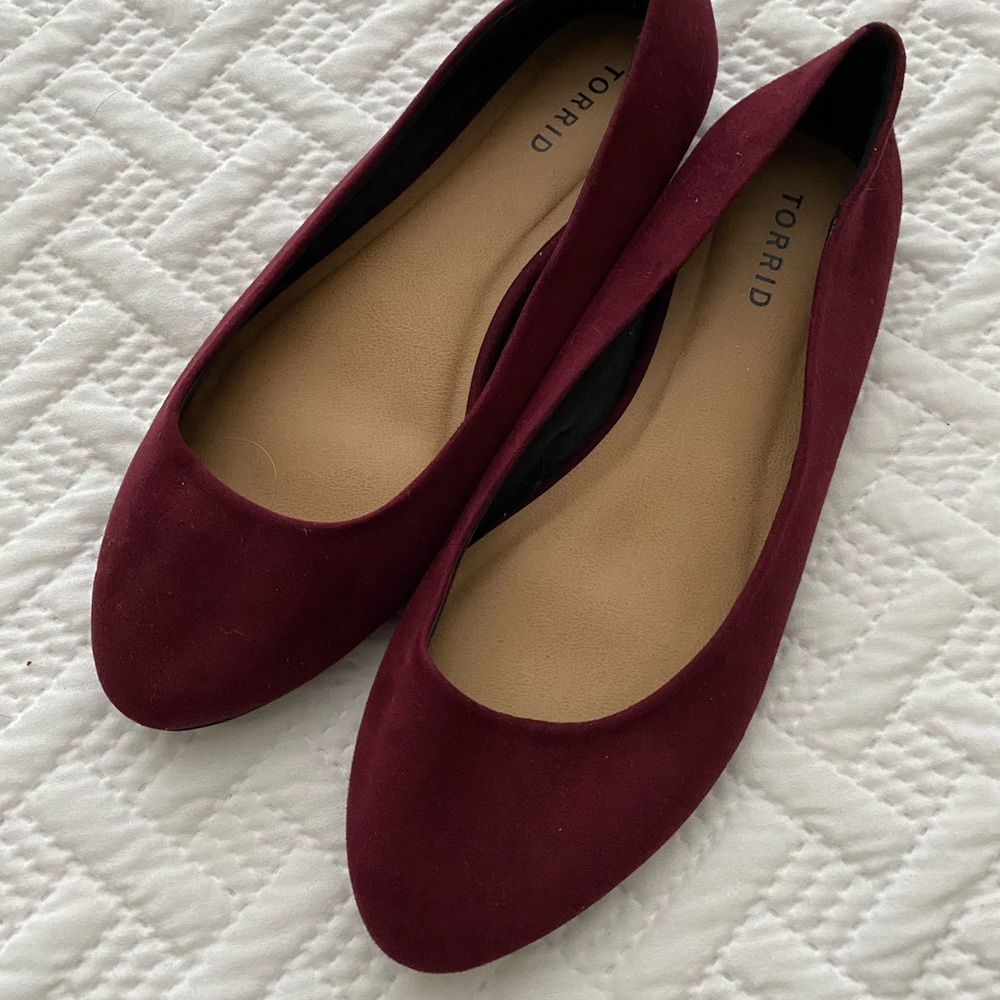 NWOT Burgundy Torrid Flats (Wide)